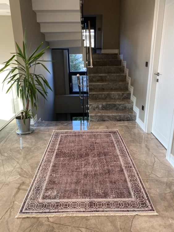 This printed velvet cloth weaving base rug has a soft texture, and a bold and stylish design