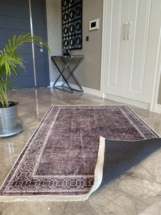 This printed velvet cloth weaving base rug has a soft texture, and a bold and stylish design