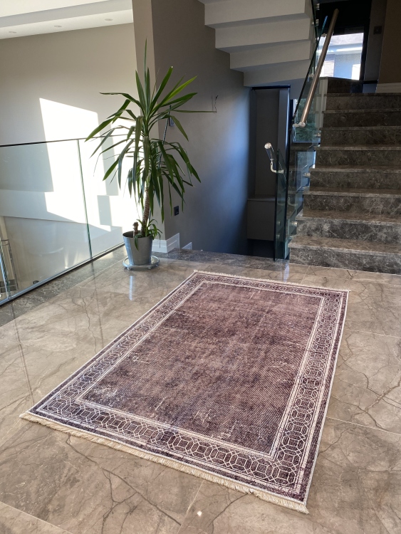 This printed velvet cloth weaving base rug has a soft texture, and a bold and stylish design