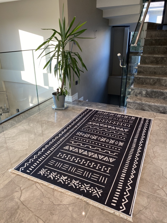 This printed velvet cloth weaving base rug has a soft texture, and a bold and stylish design
