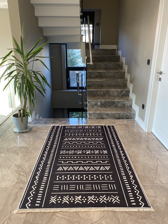 This printed velvet cloth weaving base rug has a soft texture, and a bold and stylish design