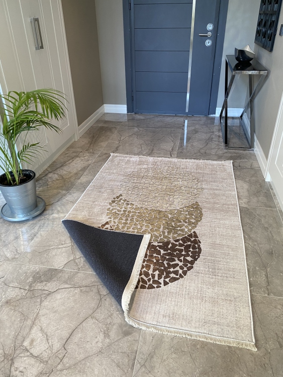This printed velvet cloth weaving base rug has a soft texture, and a bold and stylish design