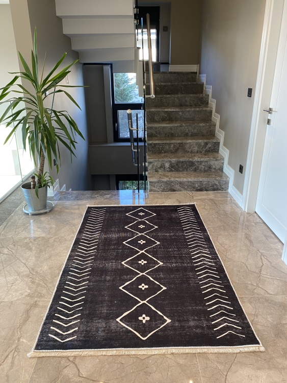 This printed velvet cloth weaving base rug has a soft texture, and a bold and stylish design