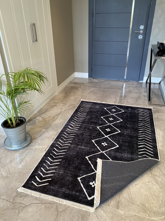 This printed velvet cloth weaving base rug has a soft texture, and a bold and stylish design