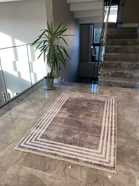 This printed velvet cloth weaving base rug has a soft texture, and a bold and stylish design