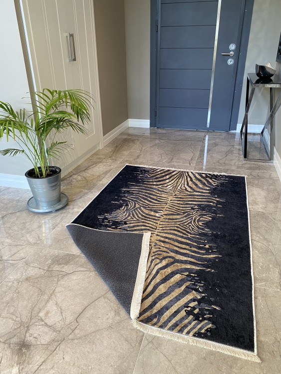 This printed velvet cloth weaving base rug has a soft texture, and a bold and stylish design