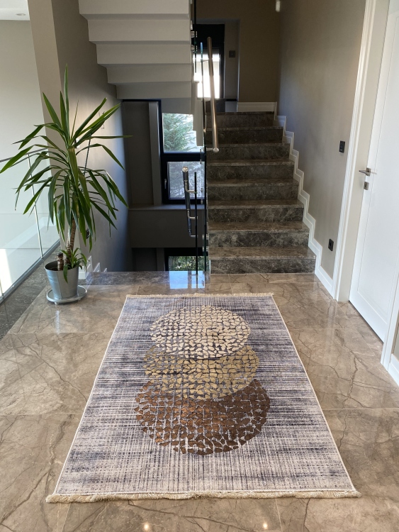 This printed velvet cloth weaving base rug has a soft texture, and a bold and stylish design