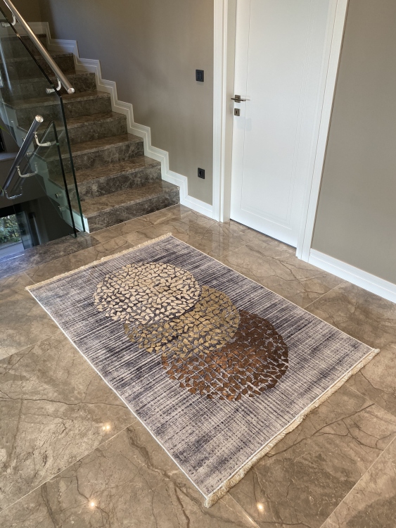 This printed velvet cloth weaving base rug has a soft texture, and a bold and stylish design