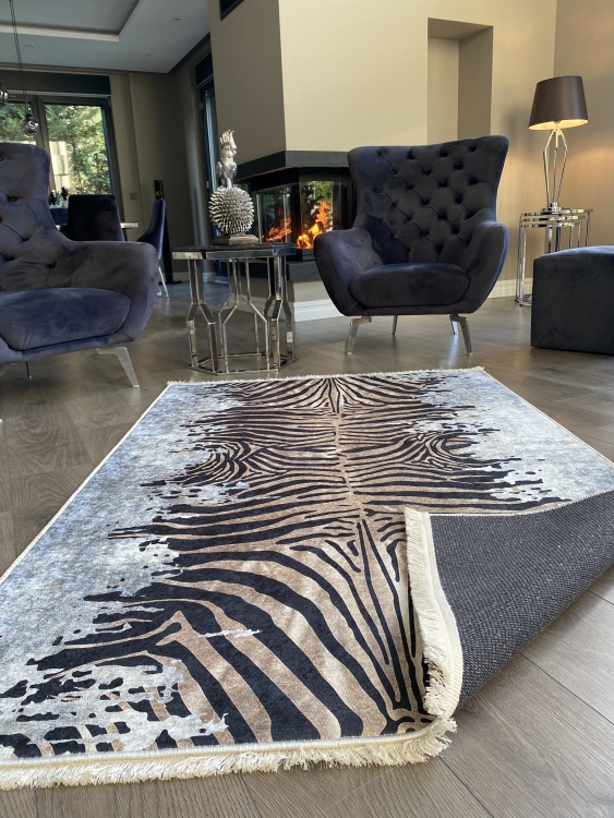 This printed velvet cloth weaving base rug has a soft texture, and a bold and stylish design