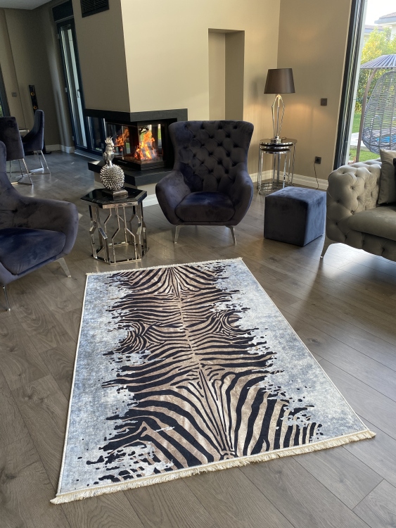 This printed velvet cloth weaving base rug has a soft texture, and a bold and stylish design