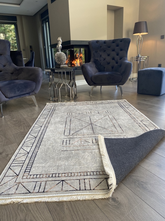 This printed velvet cloth weaving base rug has a soft texture, and a bold and stylish design