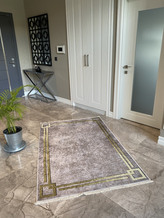 This printed velvet cloth weaving base rug has a soft texture, and a bold and stylish design