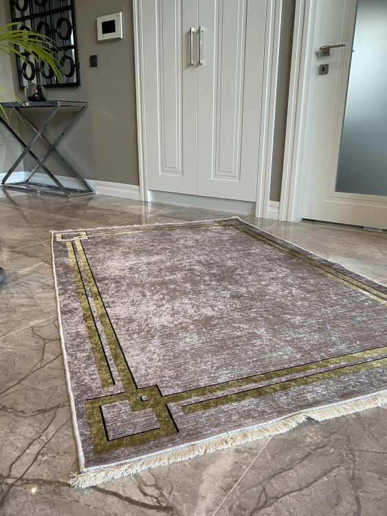 This printed velvet cloth weaving base rug has a soft texture, and a bold and stylish design