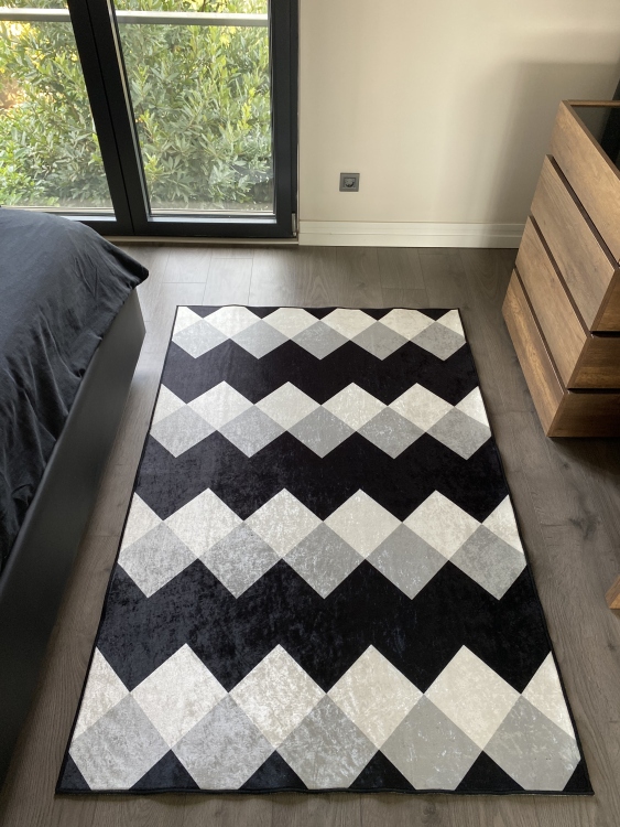 Printed velvet rug