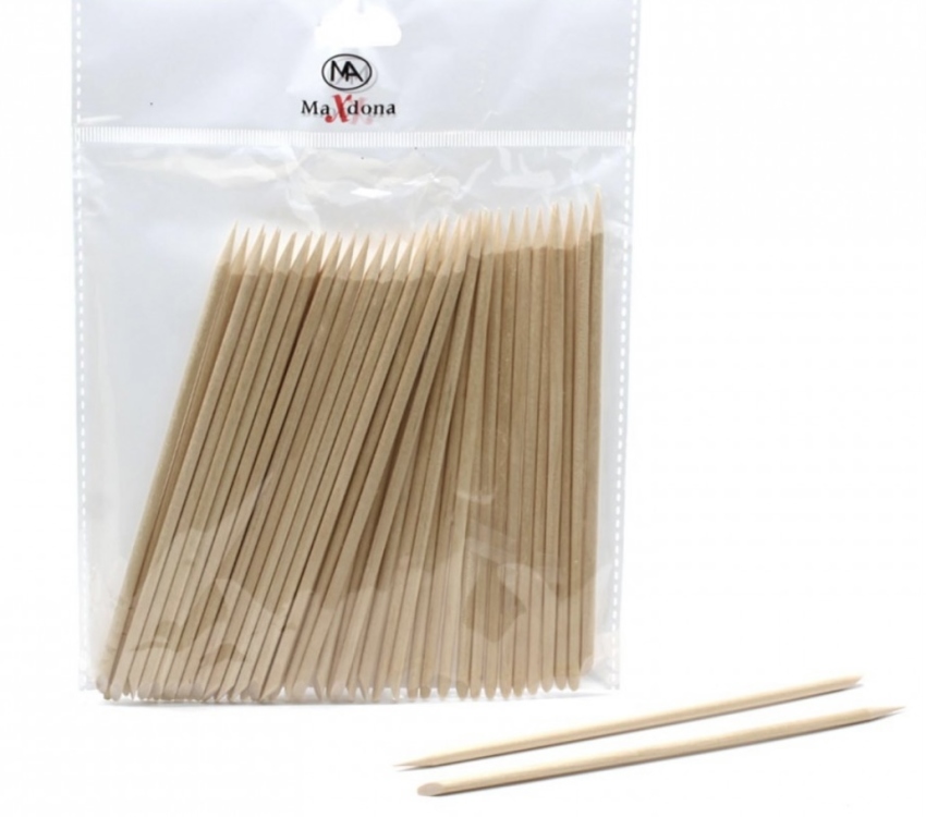 أعواد خشبية لتنظيف الأظافر
