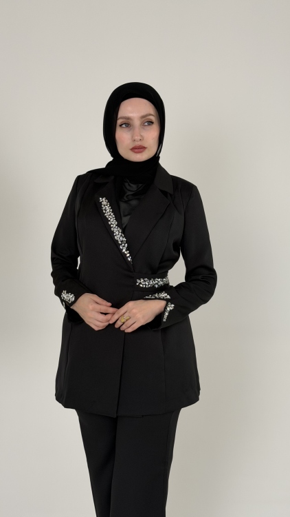 طقم ساره  باللون الاسود 