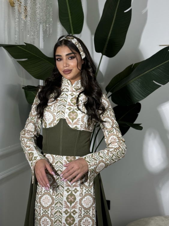 (ثوب الملكة )Queen-style henna dress with a long train