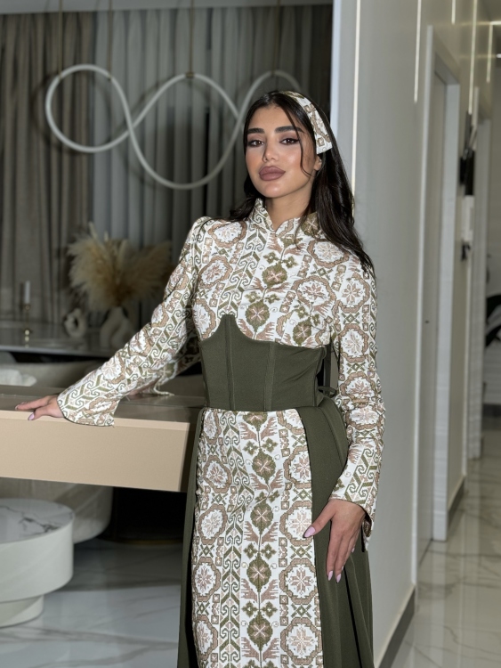 (ثوب الملكة )Queen-style henna dress with a long train