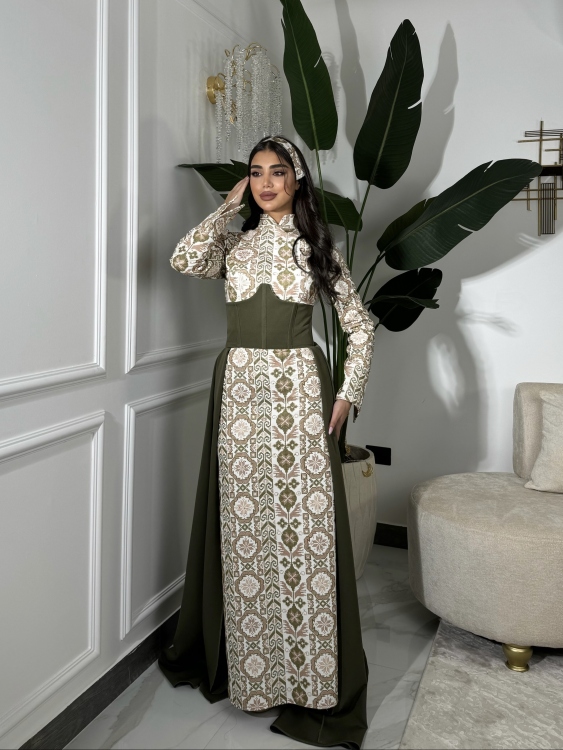 (ثوب الملكة )Queen-style henna dress with a long train