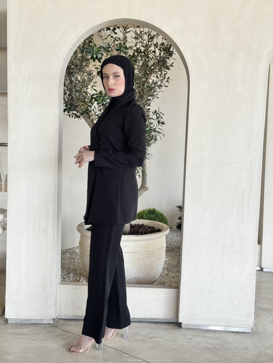 طقم  " لولو " باللون الاسود 