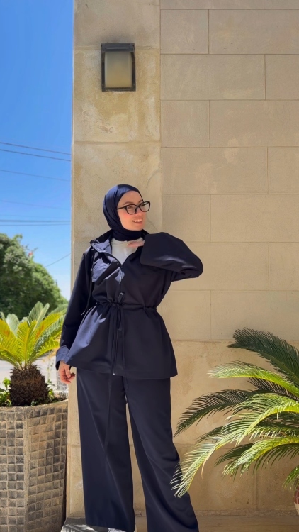 تريينج روز باللون الكحلي
