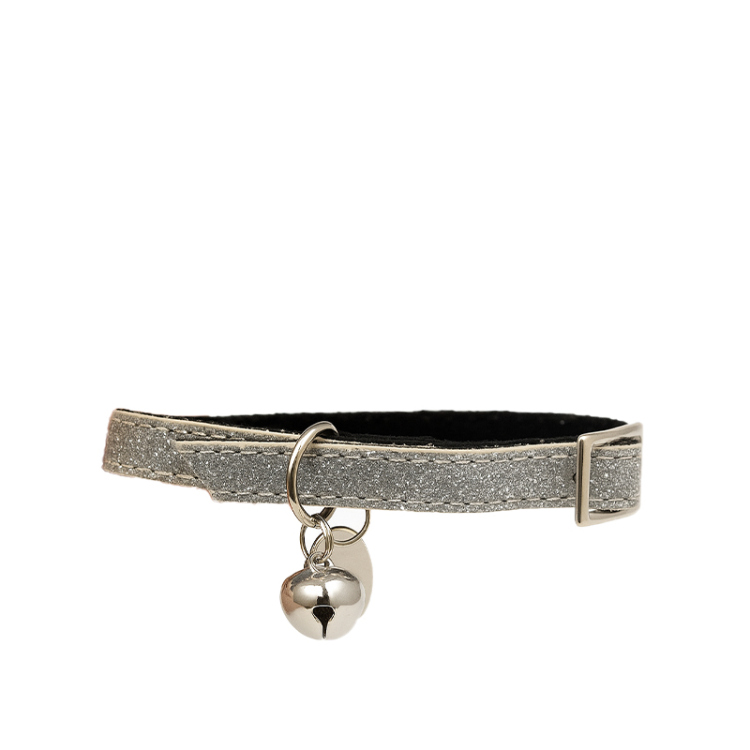 طوق قطط لامع فضي مع جرس معدني أنيق
