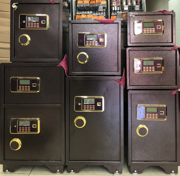 خزنه  مع شاشه صيني