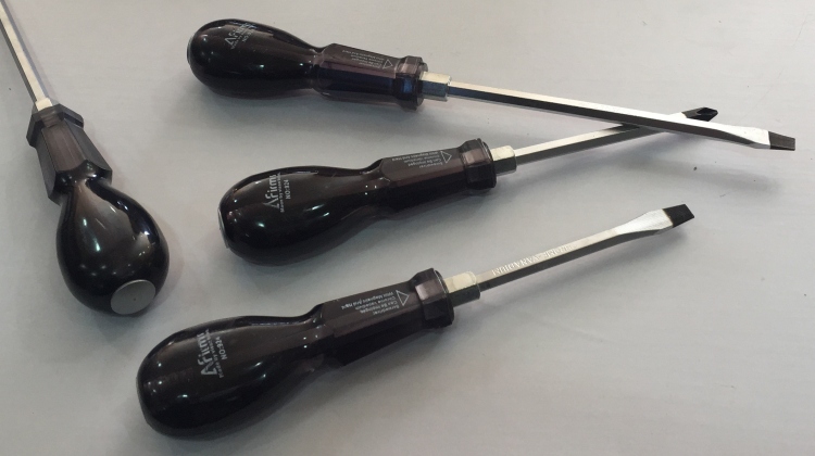 مفك ضرب شاكوش بني صيني