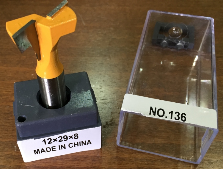 ضربه للوح الديكور