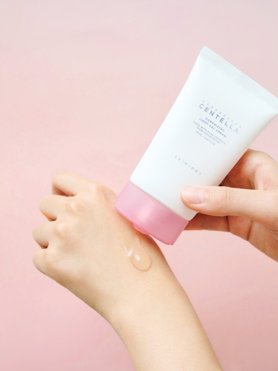 كريم جل مرطب لعلاج المسام skin1004 Madagascar Centella Poremizing Light Gel Cream 