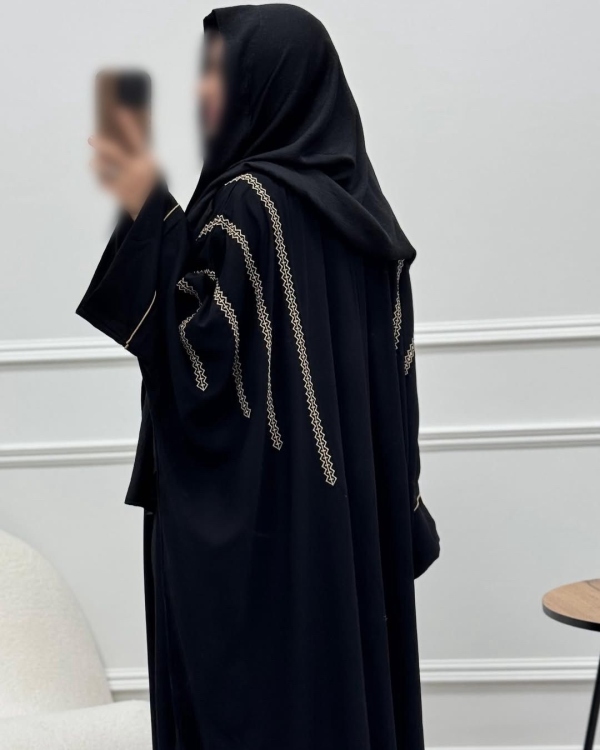 عباية خليجية بتطريز سكّري فاخر - قماش كريب برلنتا 