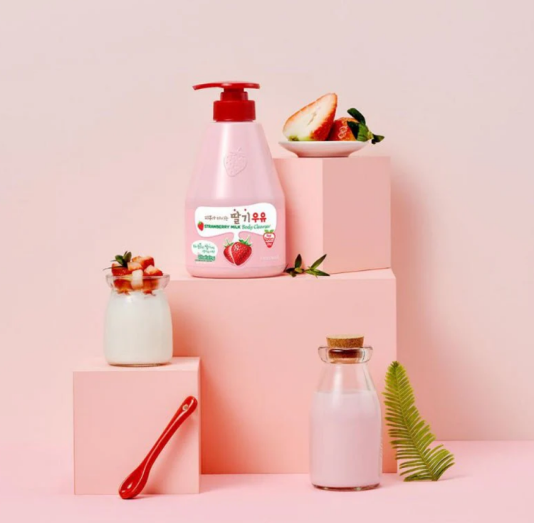 Kwailnara, Milk Body Lotion - Strawberry
