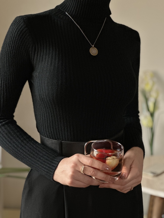 هاي نِك باللون الاسود