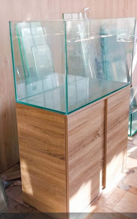 حوض سمك تفصيل مع قاعدة