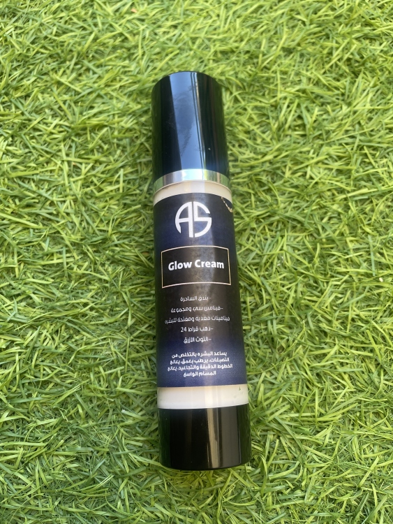 كريم الوجه Glow لعلاج التصبغات والمسام