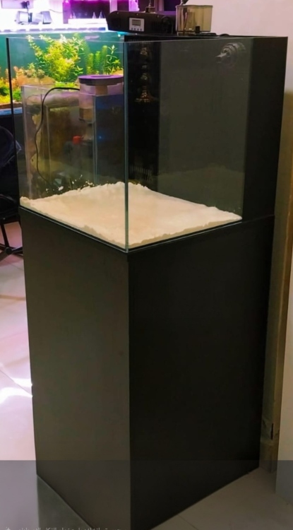 حوض سمك تفصيل مع قاعدة