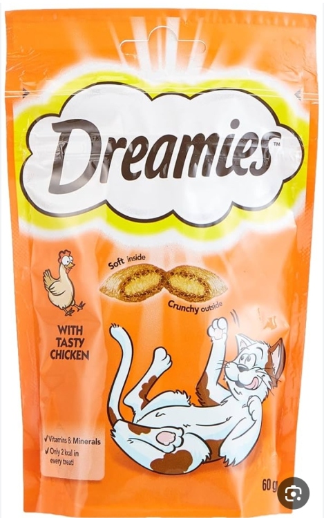 مكافآت "Dreamies" للقطط بنكهة الدجاج.
