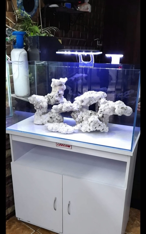 حوض سمك تفصيل مع خزانة