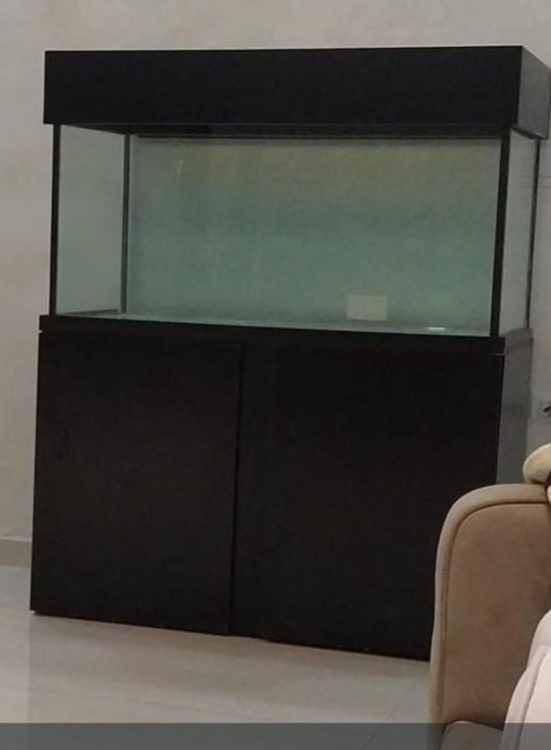 حوض سمك تفصيل مع قاعدة