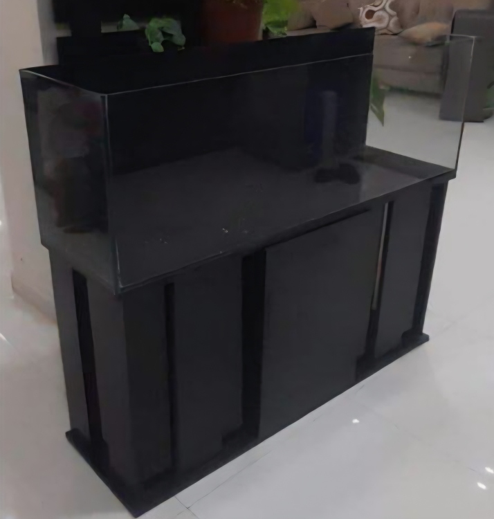 حوض سمك تفصيل مع قاعدة