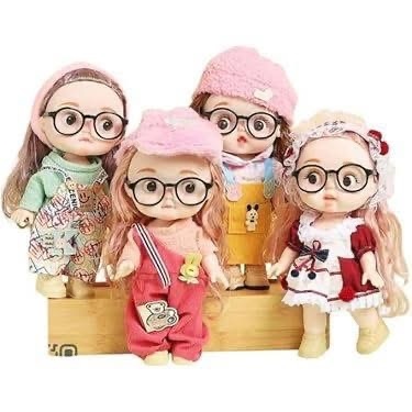 دمية الاحلام بنظارة 