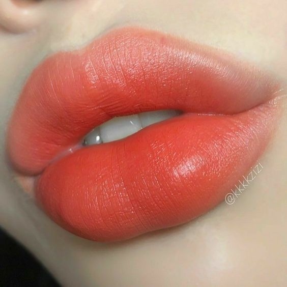 سيروم الشفاه