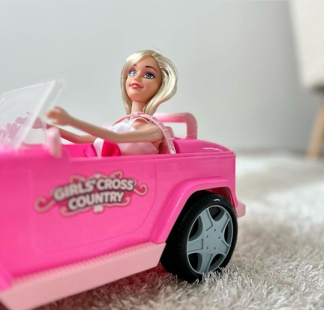 لعبه دمية مع سيارة رياضية رودستر