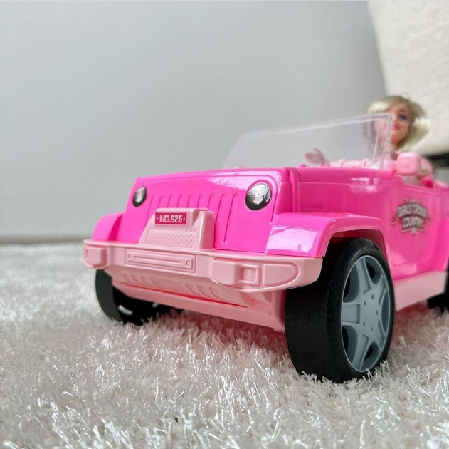 لعبه دمية مع سيارة رياضية رودستر