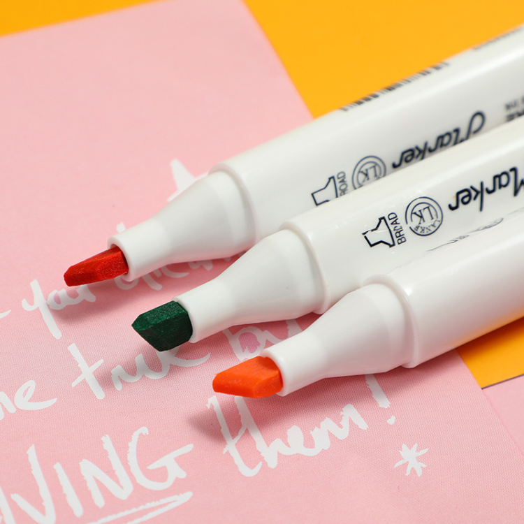 ألوان اكريليك 