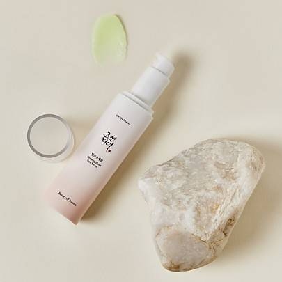 سيروم الجنسيج والنايسنميد مع واقي شمس Beauty Of Joseon Ginseng Moist Sun Serum (SPF 50+ PA++++)