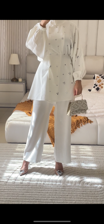 طقم رسمي شك ابيض