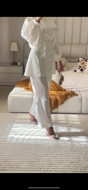 طقم رسمي شك ابيض