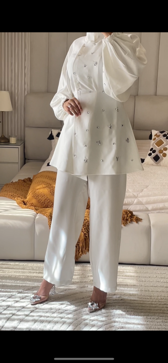 طقم رسمي شك ابيض