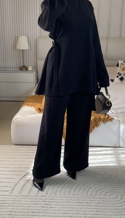 طقم شوق باللون الأسود 